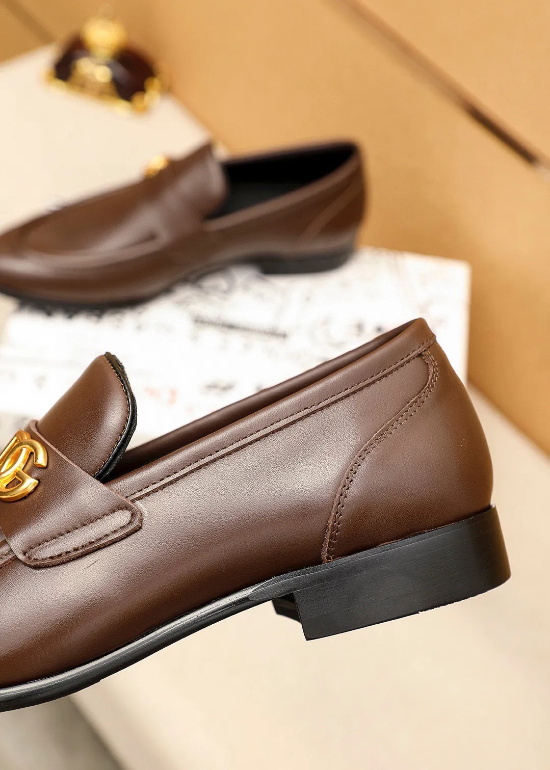 Men's clothing and shoes 💰460 💐DG top quality🔍🔍Men's new leather shoes🚹Sold simultaneously at counters⚠The uppers are imported open-edge beaded cowhide leather uppers from Italy, fully imported cowhide leather lining + classic hardware buckles, completely 1⃣️to 1⃣️reproduction🇮🇹💪💪, ⚠ Sole: The original sole is specially provided by the original factory. The exclusive movable molded sole is super comfortable. ⚠The original factory follows the order, 🔍🔍high quality, you can enter and exit the counter at will, welcome to compare⚠Size: 38-44 (45.46🉑️Customized)